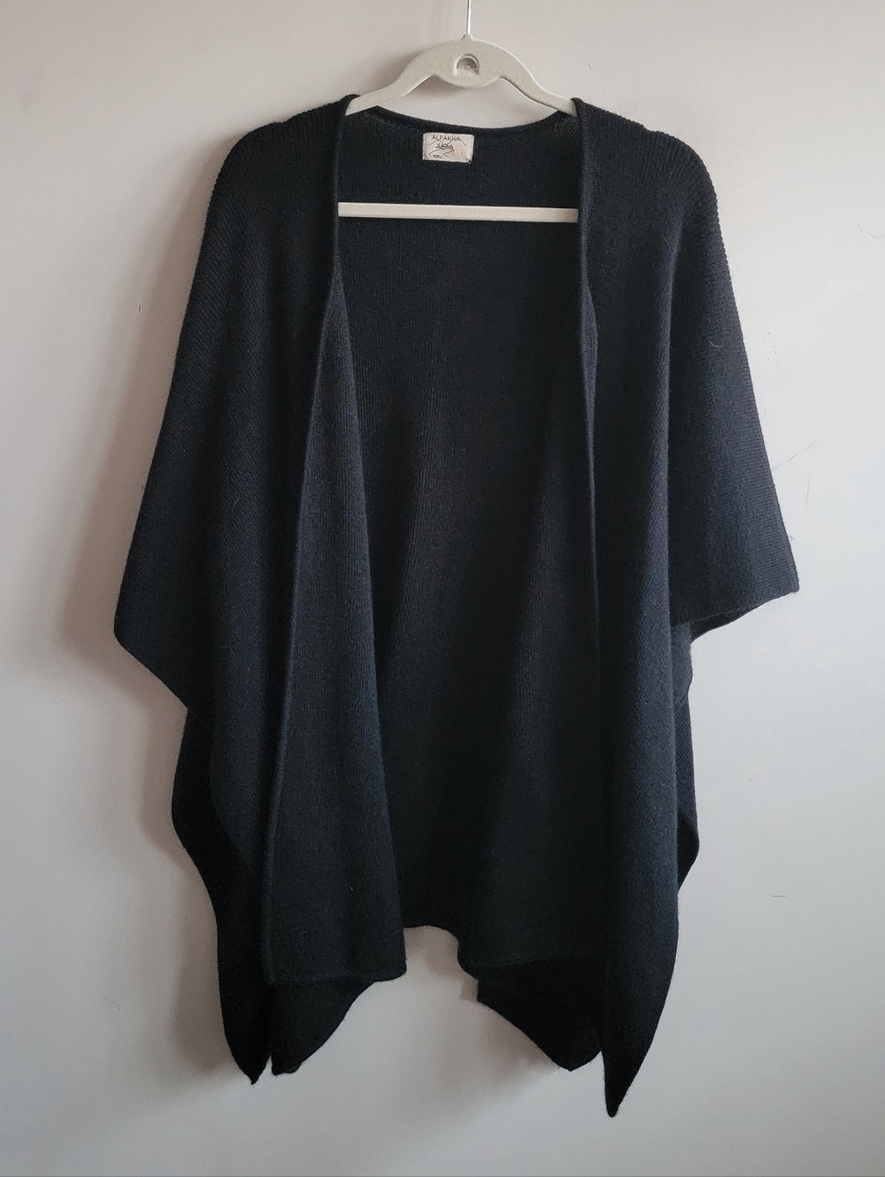 Alpakka Sara Alpaca Cape Cardigan Sweater Blsck